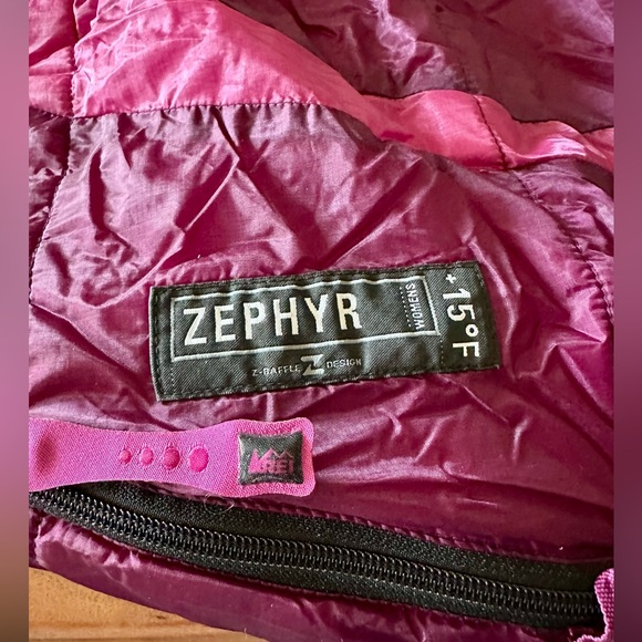 REI Zephyr Women’s Sleeping Bag +15F - Picture 2 of 3